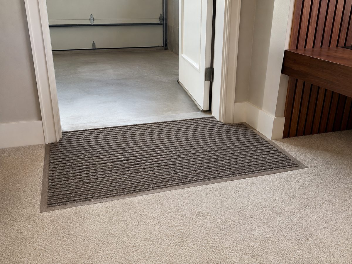 Discreet entrance matting